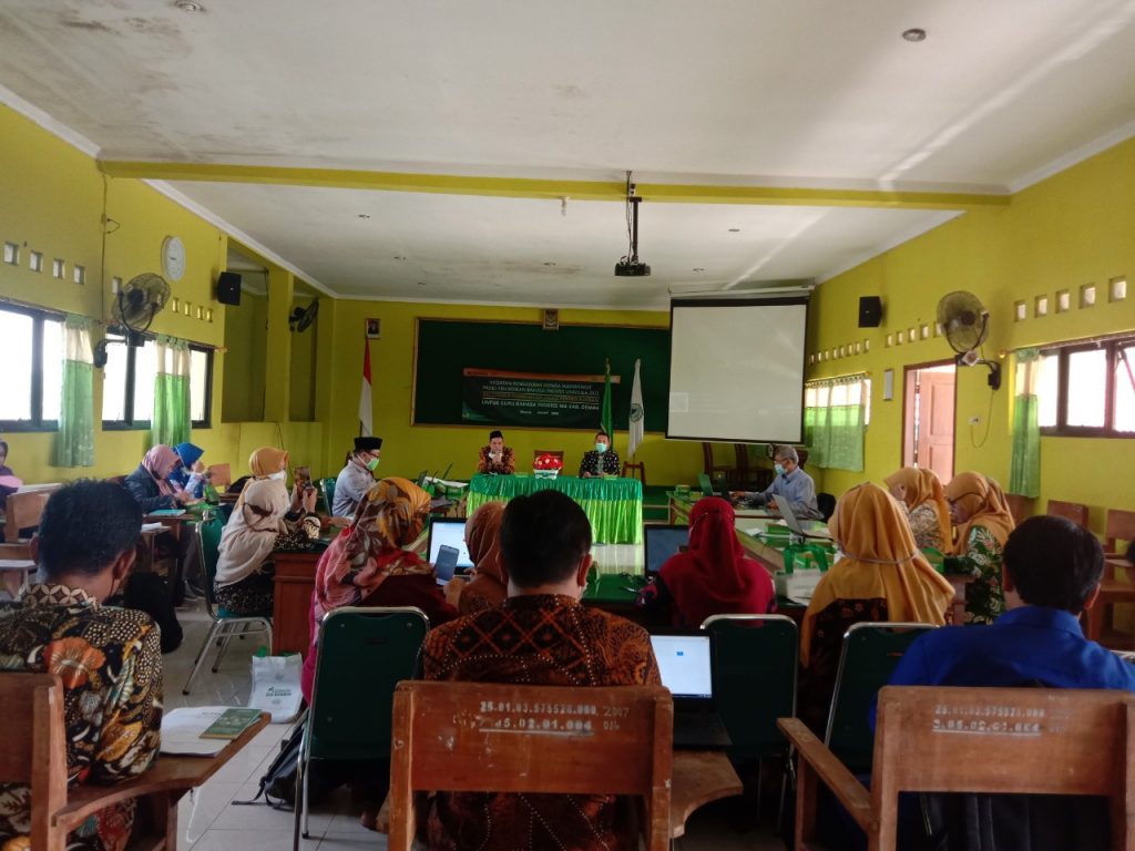 Dosen Unissula Latih Guru MA Buat Video Pembelajaran