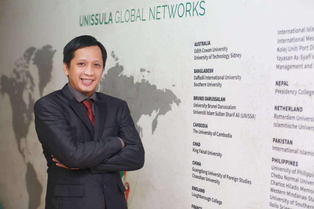Adam Safitri Ikuti Ujian Terbuka Doktor Sipil Unissula