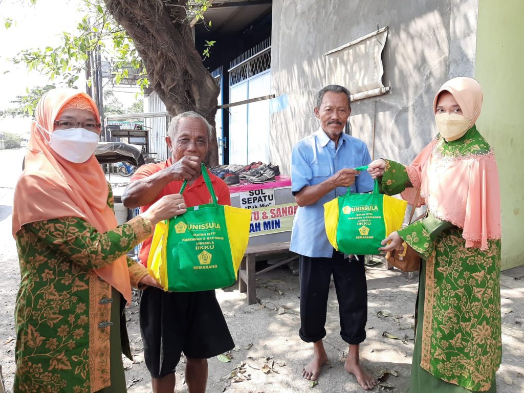 IIKKU Unissula Bagikan 400 Paket Sembako