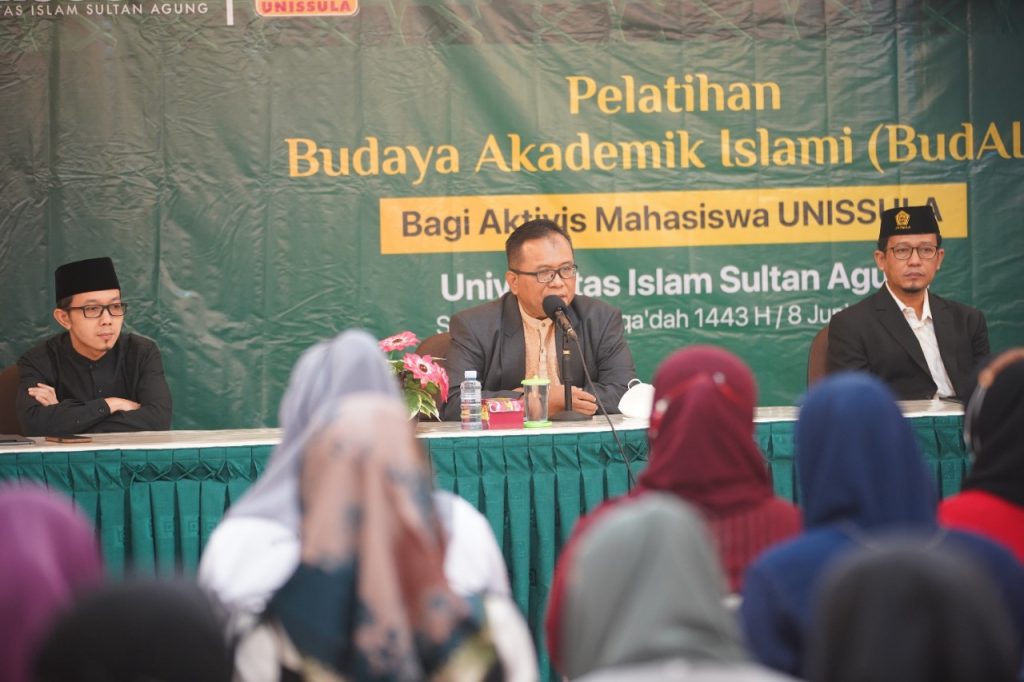 Aktivis Unissula Digembleng Pendidikan Karakter