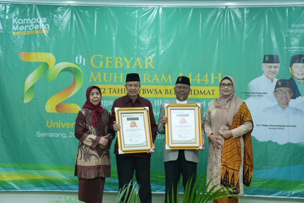 Mantan Gubernur Jateng Raih Budai Award dari Unissula