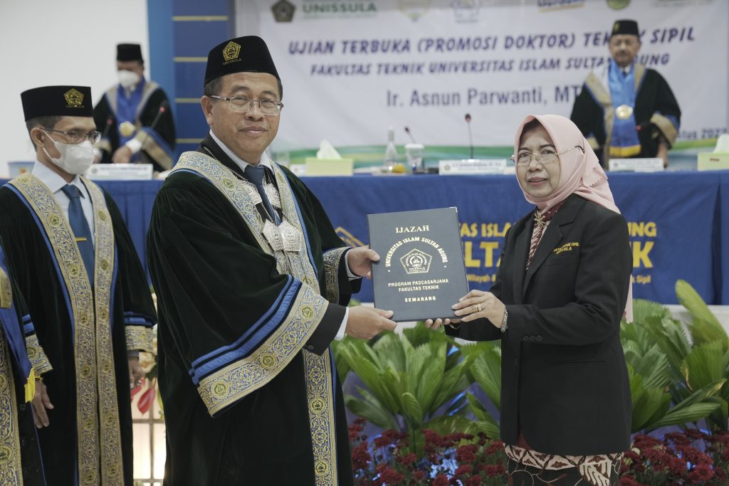 Dr Teknik Unissula Ini Ciptakan Bendung Barrier Plastik Darurat