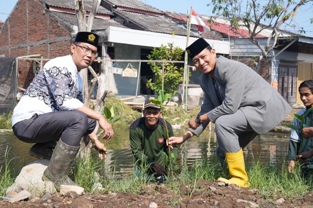 KKN UNISSULA SADARKAN PEDULI LINGKUNGAN