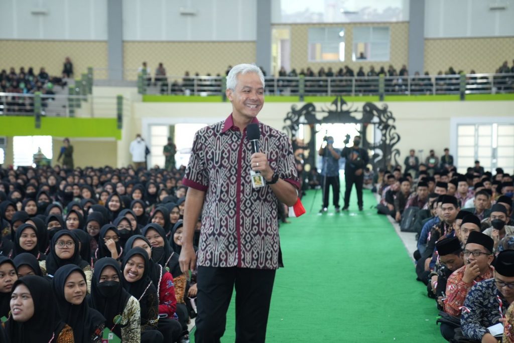 Gubernur Meriahkan Pekan Taaruf Mahasiswa Baru Unissula