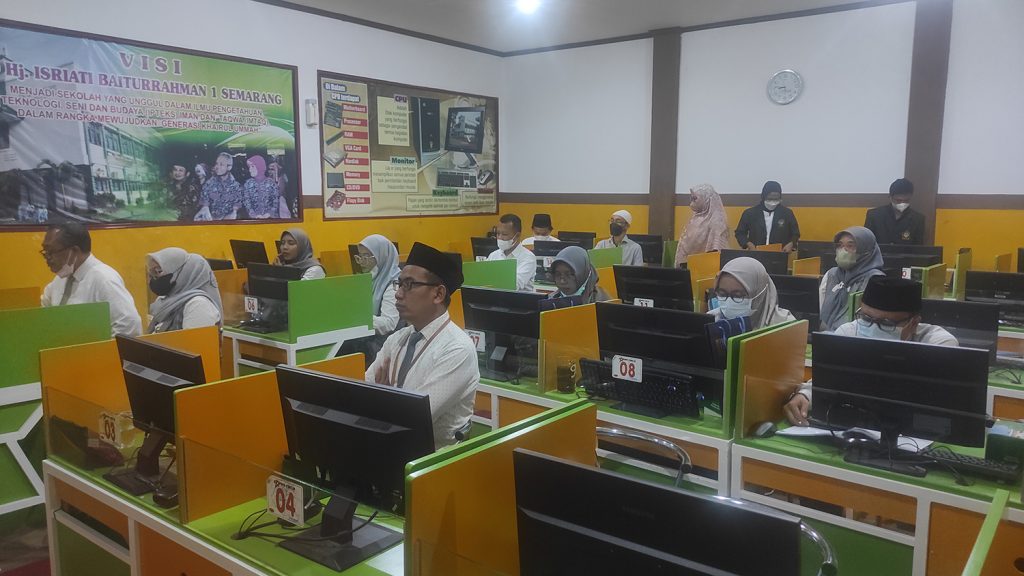 Dosen FTI Unissula Tingkatkan Kompetensi Pengelola Website Sekolah