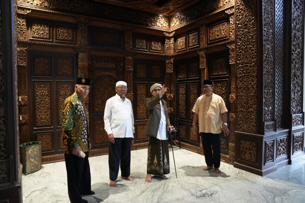 Buya Yahya Tinjau Pembangunan Masjid Ukhuwah Islamiyah El Azhar Banyumanik