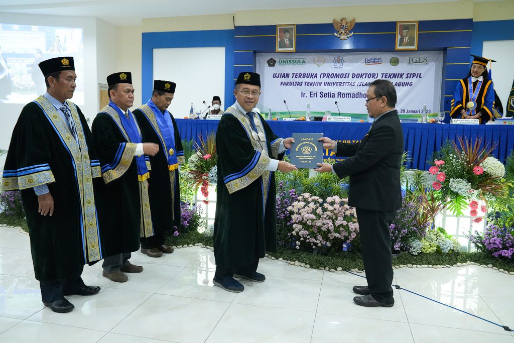 Dekan Teknik Sipil Jayabaya Raih Doktor di PDTS Unissula