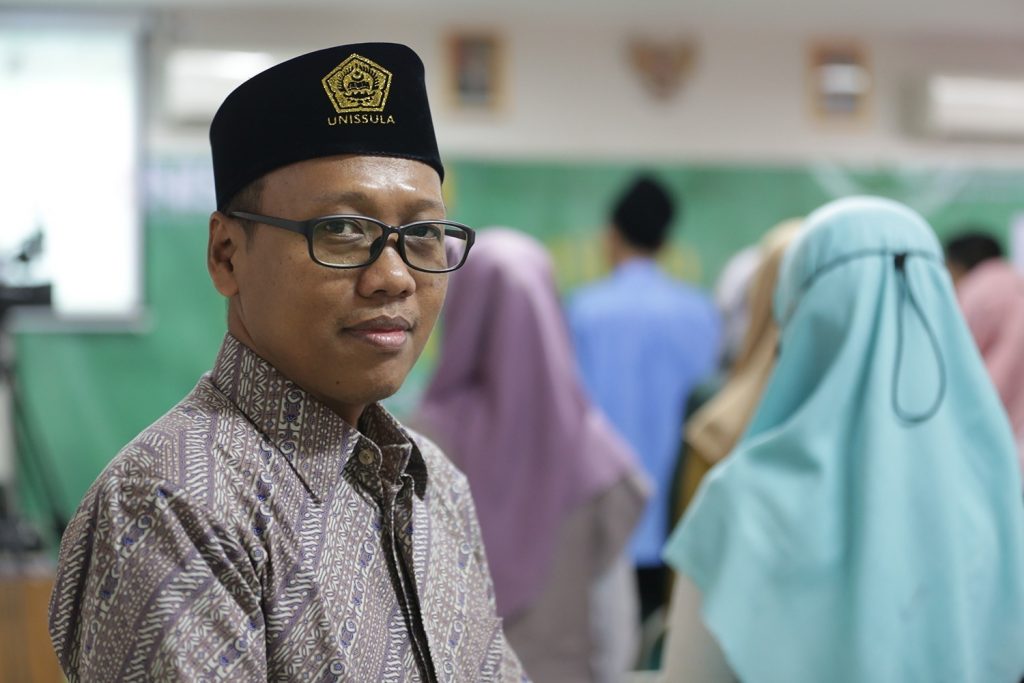 Pentingnya Berahlaq Kepada Masyarakat