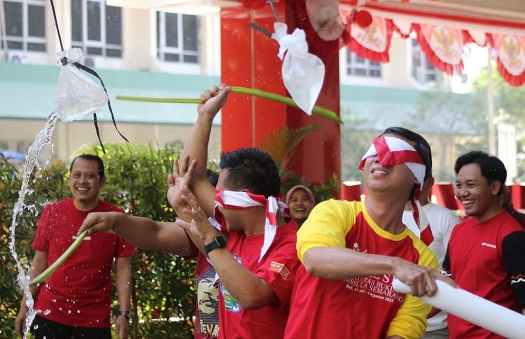 Kompak Dosen Karyawan dan Mahasiswa FH Unissula Peringati Hari Kemerdekaan RI