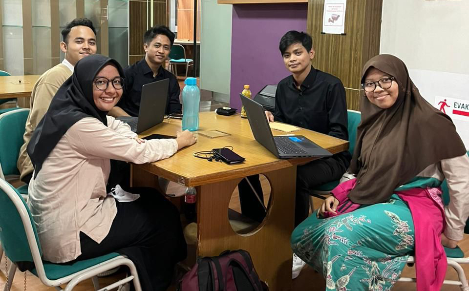 Mahasiswa Kedokteran Unissula Gunakan Permainan Tradisional Untuk Atasi Konflik