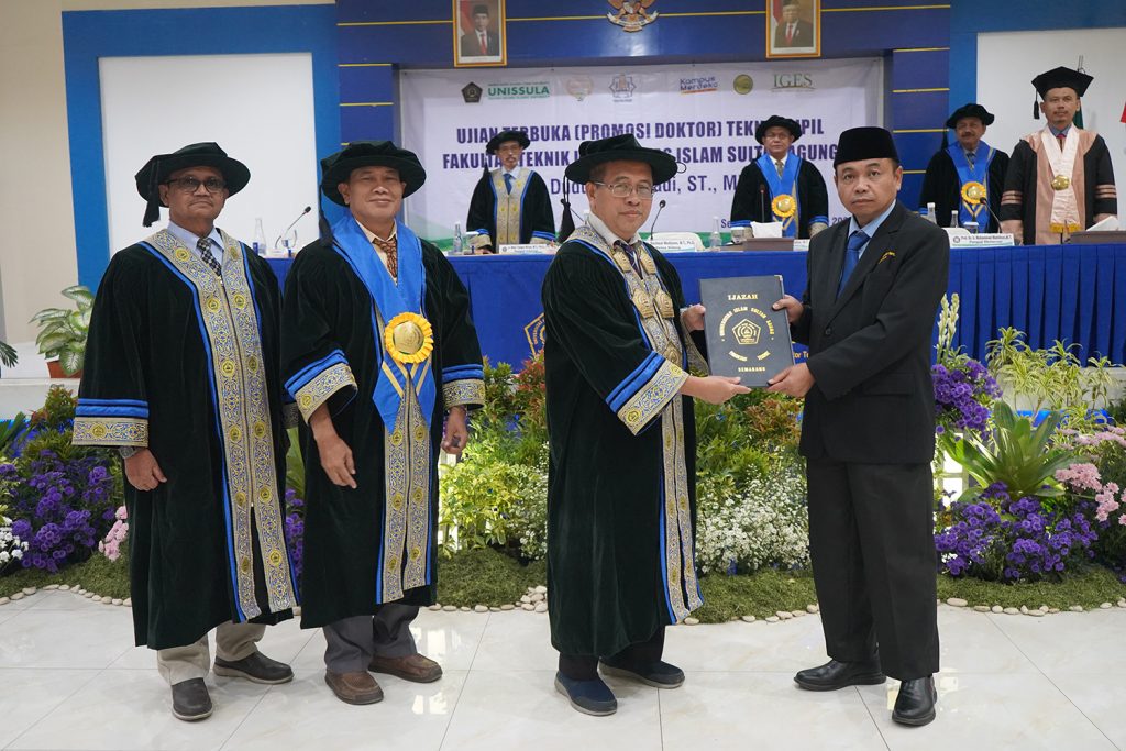 Teliti Model Sistem Penyediaan Air Bersih Dudung Raih Gelar Doktor