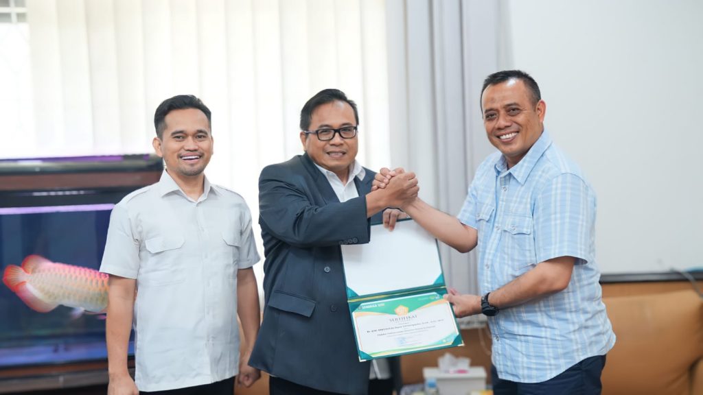 Kisah Inspiratif Polisi Yang Suka Mengasuh Anak Yatim