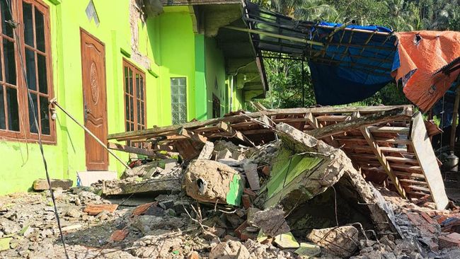 Alami 16 Kali Gempa Masyarakat Bawean Butuh Bantuan