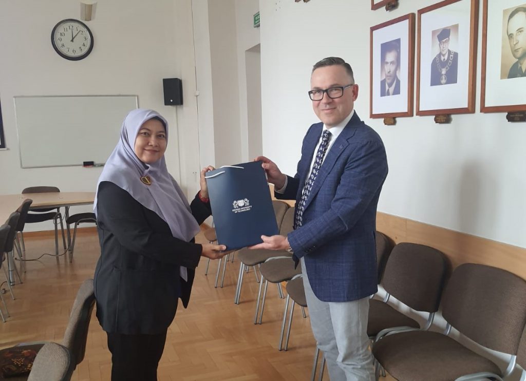 Fakuktas Teknik Unissula Jalin Kerjasama dengan Gdansk University of Technology Polandia