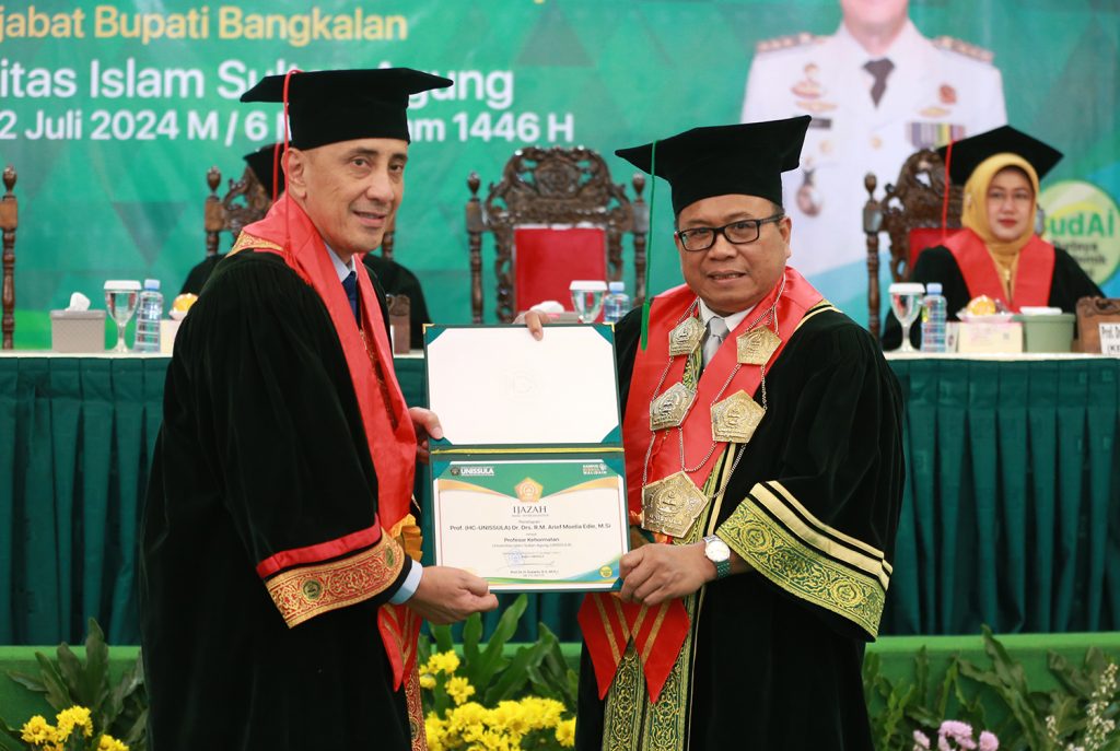 Pj Bupati Bangkalan Arief Moelia Raih Gelar Profesor di Unissula
