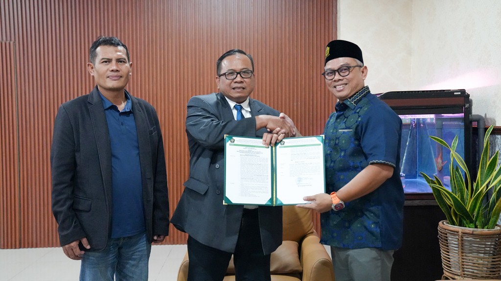 Sekjen Id Cyberlaw Peroleh Gelar Doktor Kehormatan di Unissula