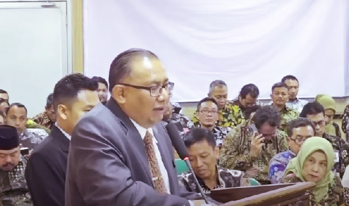 Sekda Banyumas Raih Gelar Doktor Hukum di Unissula