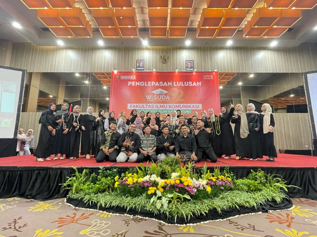 29 Wisudawan Komunikasi Unissula Lulus Cepat