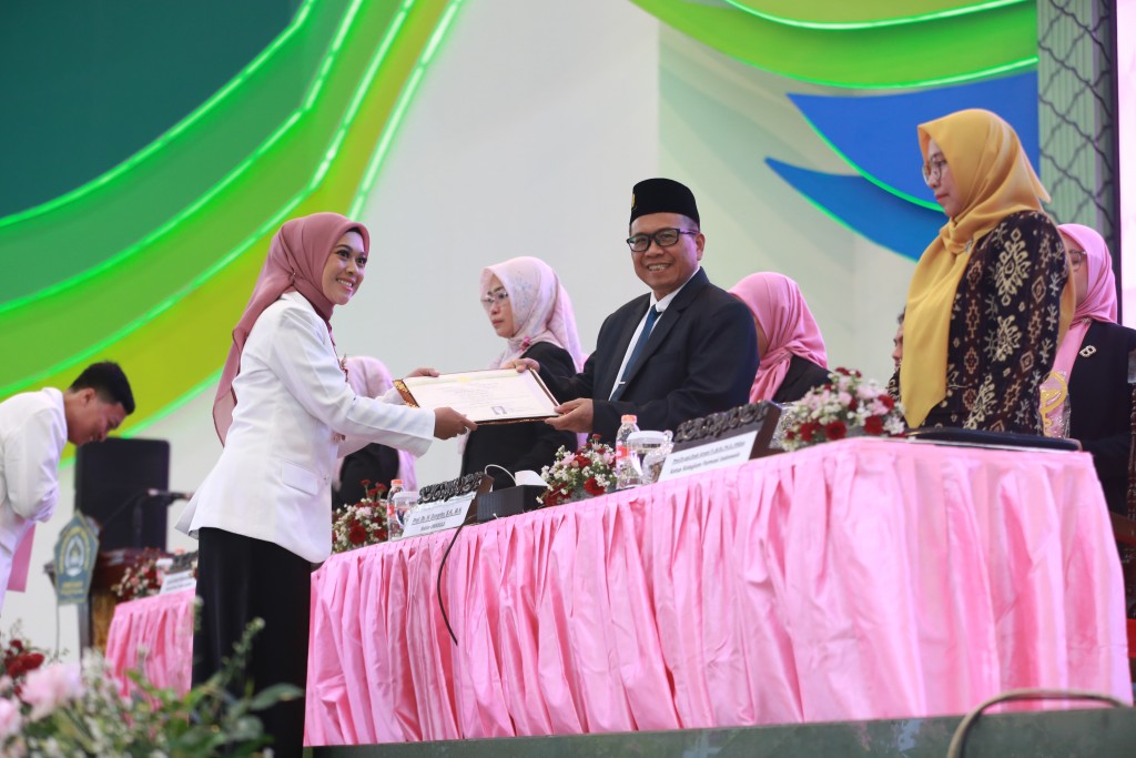 Unissula Mengambil Sumpah 230 Apoteker Baru