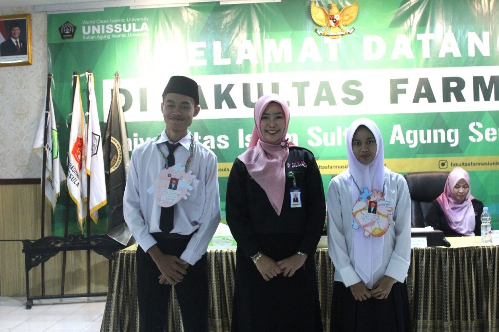 Farnasi bangun karakter